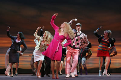 http://www.legallyblondethemusical.com/wp-content/uploads/2017/05/Broadway-Blonde_4.jpg